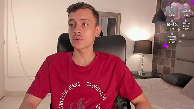 Snapshot of Desmon_Clark chatting on March 12, 10:28 pm Desmon Clark online show from March 12, 10:28 pm