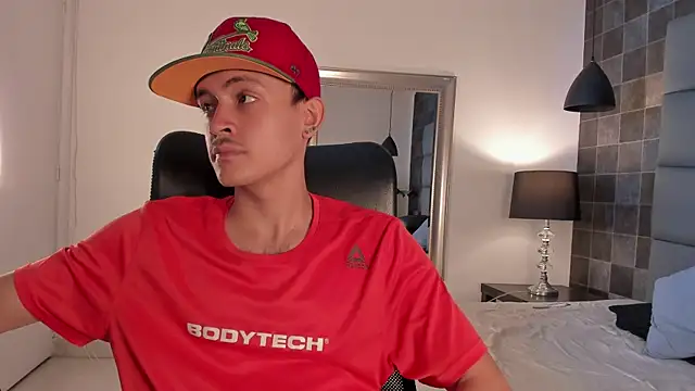 Snapshot of Desmon_Clark chatting on March 13, 11:27 pm Desmon Clark online show from March 13, 11:27 pm