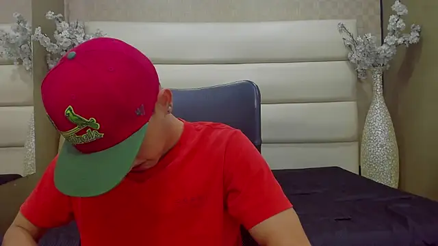 Snapshot of Desmon_Clark chatting on March 16, 2:32 am Desmon Clark online show from March 16, 2:32 am