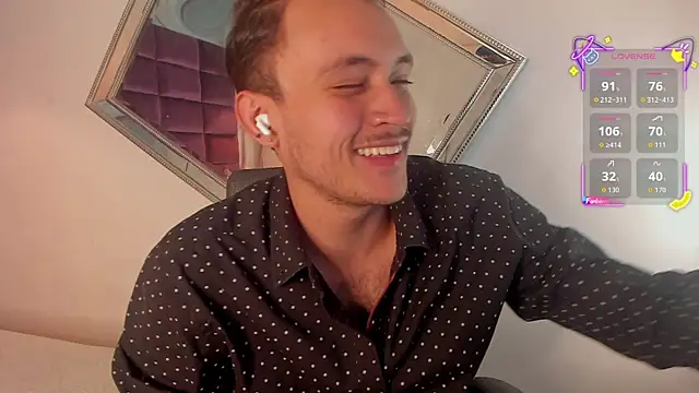 Snapshot of Desmon_Clark chatting on September 10, 11:27 pm Desmon Clark online show from September 10, 11:27 pm