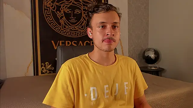 Snapshot of Desmon_Clark chatting on September 14, 12:43 am Desmon Clark online show from September 14, 12:43 am