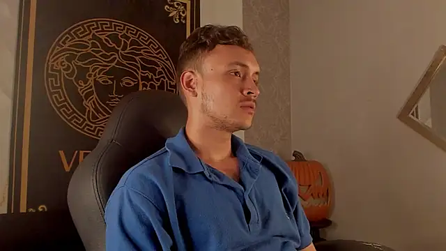 Snapshot of Desmon_Clark chatting on October 7, 9:45 pm Desmon Clark online show from October 7, 9:45 pm