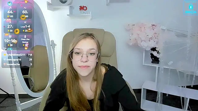 LayriantaVee online show from February 3, 1:08 pm