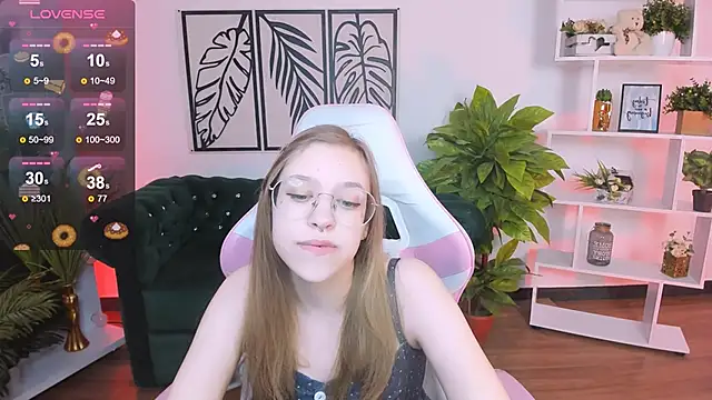 LayriantaVee online show from February 16, 6:54 am