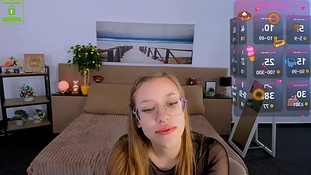 LayriantaVee online show from February 18, 1:11 pm