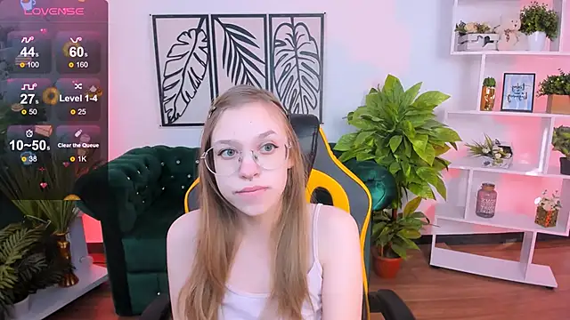 LayriantaVee online show from February 23, 7:00 am