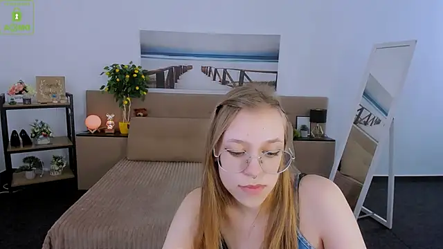 LayriantaVee online show from March 6, 1:14 pm