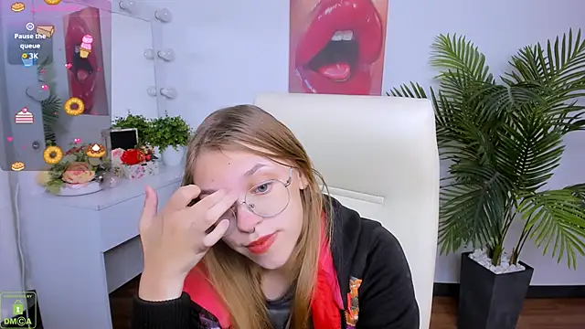 LayriantaVee online show from September 28, 6:19 am