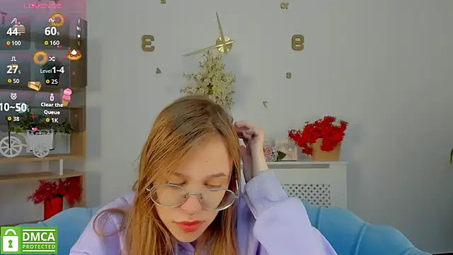 LayriantaVee online show from October 3, 5:59 am