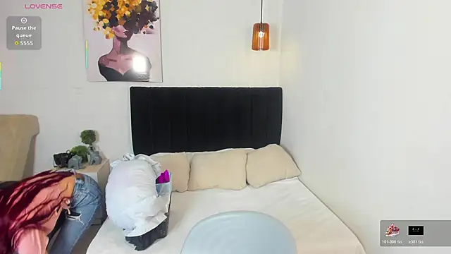 Scarlett  bell online show from October 27, 1:15 pm