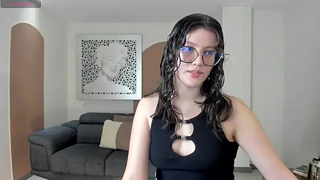 Snapshot of AmberFarrell chatting on June 4, 8:59 pm AmberFarrell online show from June 4, 8:59 pm