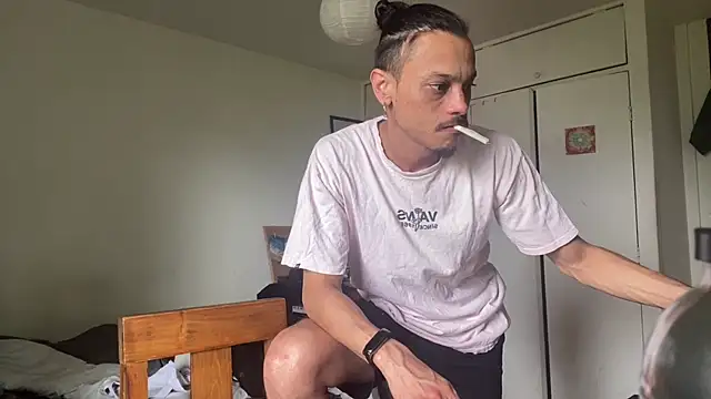 villanocat online show from December 6, 4:28 pm