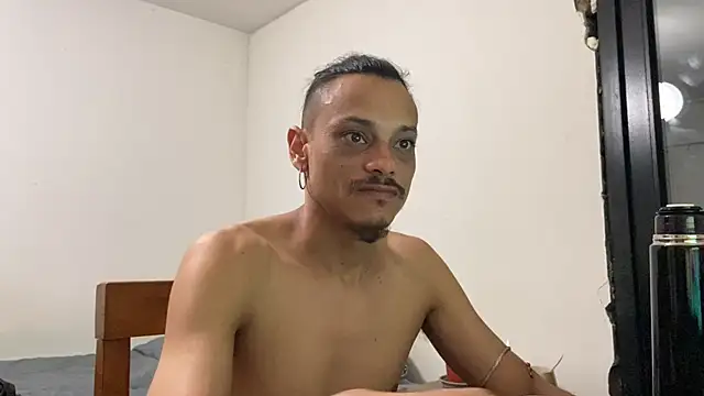 villanocat online show from December 18, 6:10 am