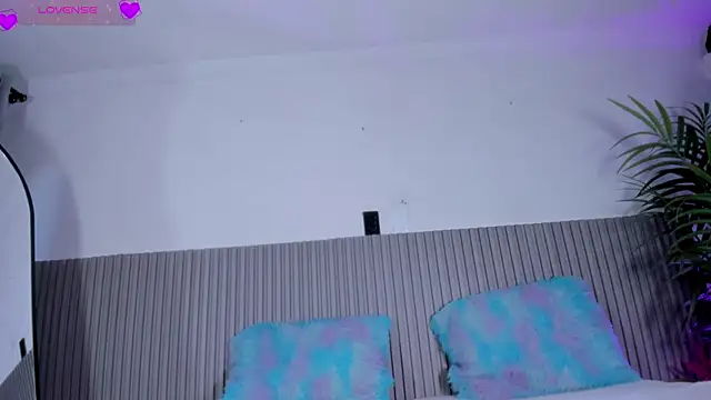 valentina lux online show from April 7, 8:09 pm