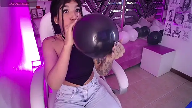 AliceWalker 11 online show from October 17, 8:11 pm