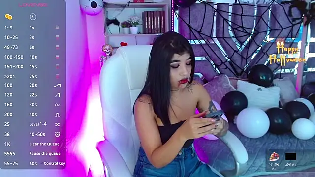 AliceWalker 11 online show from October 19, 9:04 pm