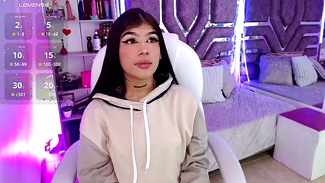 AliceWalker 11 online show from November 18, 8:13 pm