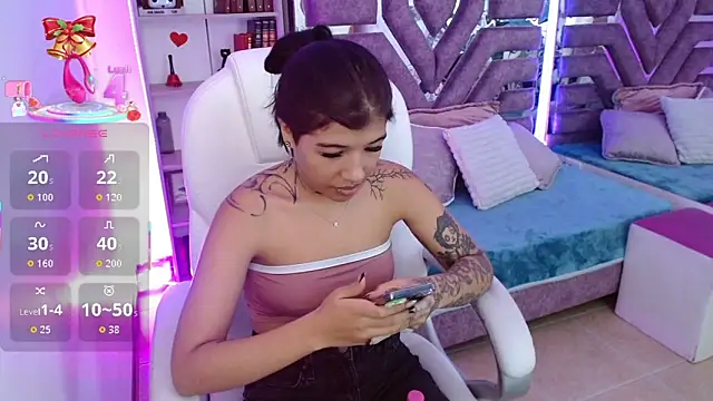 AliceWalker 11 online show from November 23, 6:19 pm