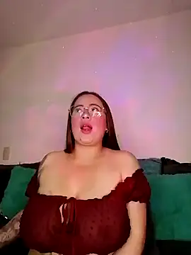 soofy   online show from December 17, 5:02 am