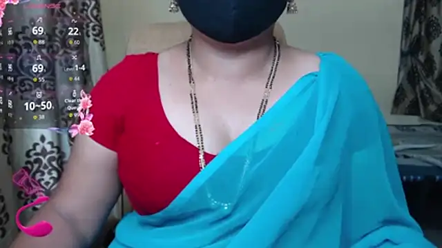 Snapshot of Queen_sakshi chatting on November 20, 5:45 pm Queen sakshi online show from November 20, 5:45 pm