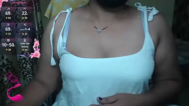 Snapshot of Queen_sakshi chatting on November 27, 7:49 pm Queen sakshi online show from November 27, 7:49 pm