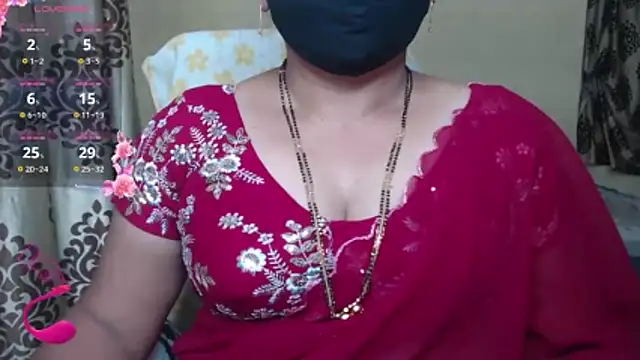 Snapshot of Queen_sakshi chatting on November 30, 4:55 pm Queen sakshi online show from November 30, 4:55 pm