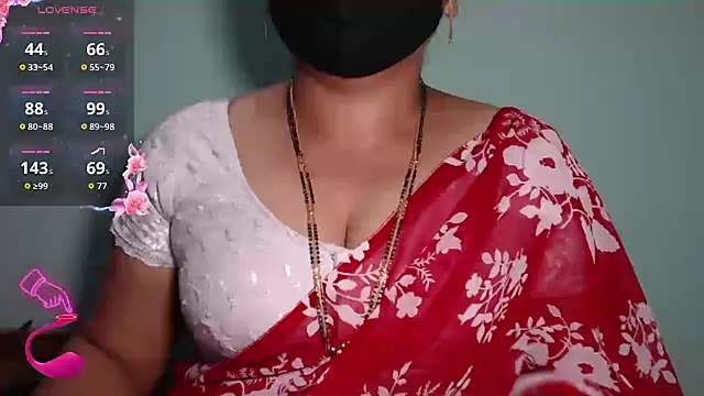 Snapshot of Queen_sakshi chatting on December 4, 5:32 pm Queen sakshi online show from December 4, 5:32 pm