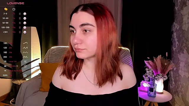 hannacheekss  online show from February 4, 2:06 am