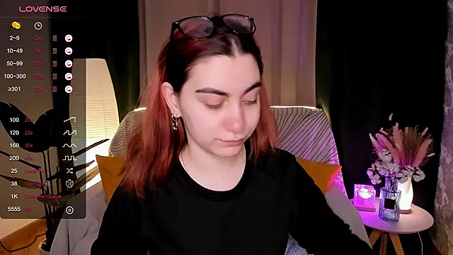 hannacheekss  online show from March 13, 2:07 am