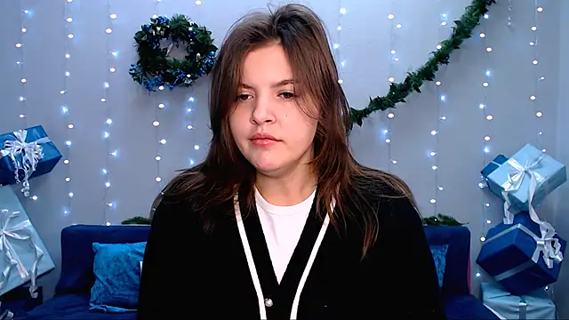 Snapshot of showmeparadise chatting on December 11, 6:04 am showmeparadise online show from December 11, 6:04 am