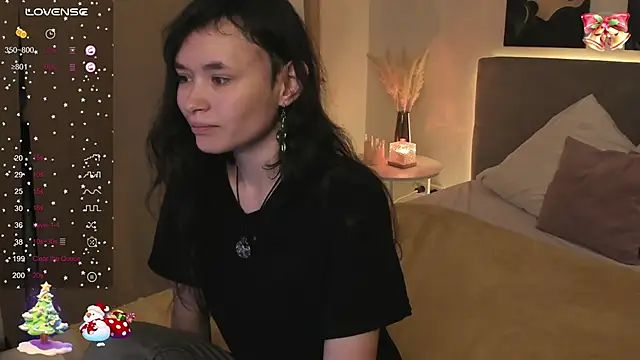 Snapshot of Emily_Strikeee chatting on December 21, 10:22 am Emily Strikeee online show from December 21, 10:22 am