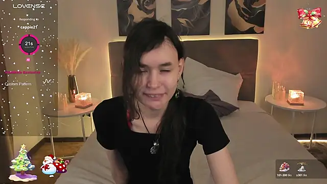 Snapshot of Emily_Strikeee chatting on January 11, 9:36 am Emily Strikeee online show from January 11, 9:36 am