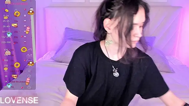 Snapshot of Emily_Strikeee chatting on January 15, 9:47 am Emily Strikeee online show from January 15, 9:47 am