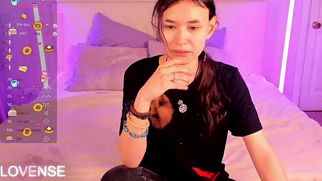 Snapshot of Emily_Strikeee chatting on January 19, 10:41 am Emily Strikeee online show from January 19, 10:41 am