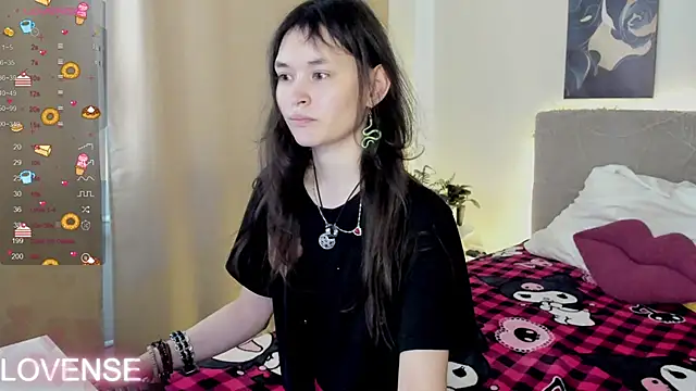 Snapshot of Emily_Strikeee chatting on February 23, 3:59 am Emily Strikeee online show from February 23, 3:59 am