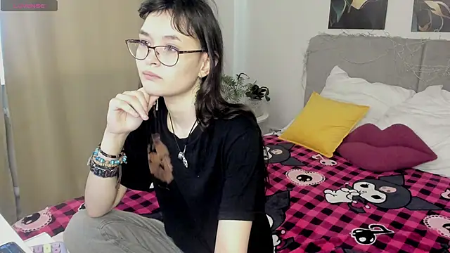 Emily Strikeee online show from March 19, 4:16 am