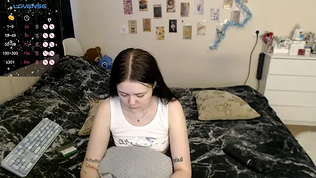 Snapshot of BettyandRich_ chatting on January 9, 8:50 am BettyandRich online show from January 9, 8:50 am