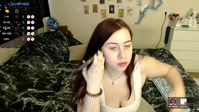 Snapshot of BettyandRich_ chatting on January 11, 8:52 am BettyandRich online show from January 11, 8:52 am