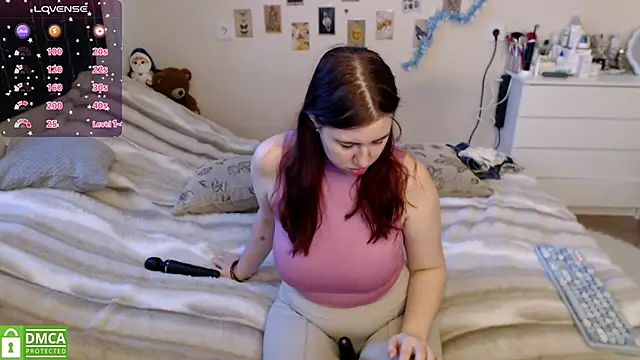 Snapshot of BettyandRich_ chatting on February 7, 8:40 am BettyandRich online show from February 7, 8:40 am