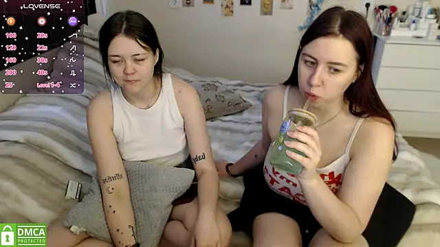 Snapshot of BettyandRich_ chatting on February 8, 9:34 am BettyandRich online show from February 8, 9:34 am