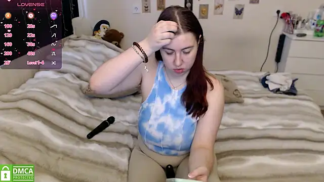 Snapshot of BettyandRich_ chatting on February 21, 8:26 am BettyandRich online show from February 21, 8:26 am