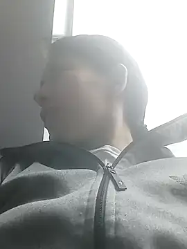 Snapshot of Tefannyy_ chatting on December 6, 5:33 pm Tefannyy online show from December 6, 5:33 pm