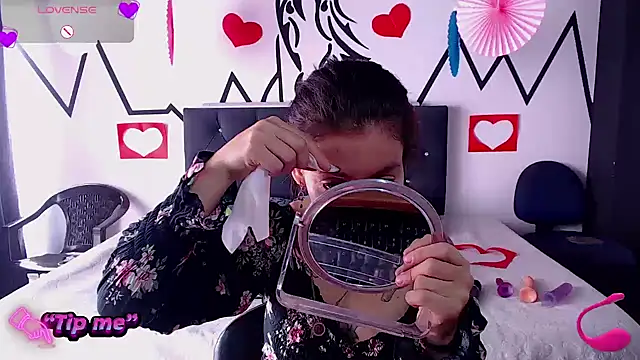 Snapshot of Tefannyy_ chatting on February 10, 3:21 pm Tefannyy online show from February 10, 3:21 pm