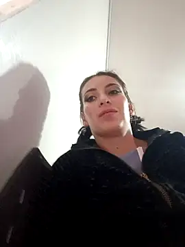 Snapshot of Tefannyy_ chatting on February 26, 9:27 pm Tefannyy online show from February 26, 9:27 pm