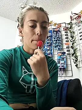 Snapshot of Tefannyy_ chatting on September 15, 3:34 pm Tefannyy online show from September 15, 3:34 pm