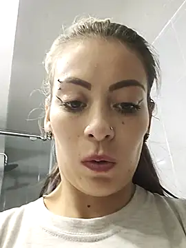 Snapshot of Tefannyy_ chatting on October 7, 6:05 pm Tefannyy online show from October 7, 6:05 pm