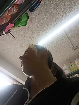 Snapshot of Tefannyy_ chatting on June 19, 4:11 pm Tefannyy online show from June 19, 4:11 pm