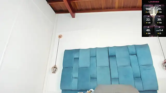 mia  fernandez online show from December 21, 6:26 pm