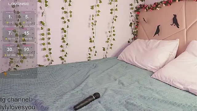 lylylovesyou online show from October 24, 5:59 am