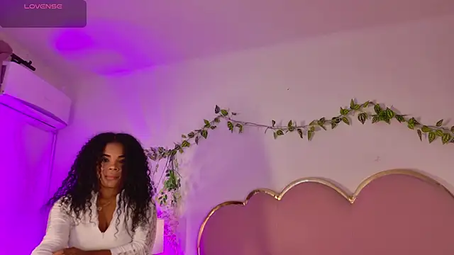 Snapshot of NahiaraReina chatting on June 7, 2:10 pm NahiaraReina online show from June 7, 2:10 pm